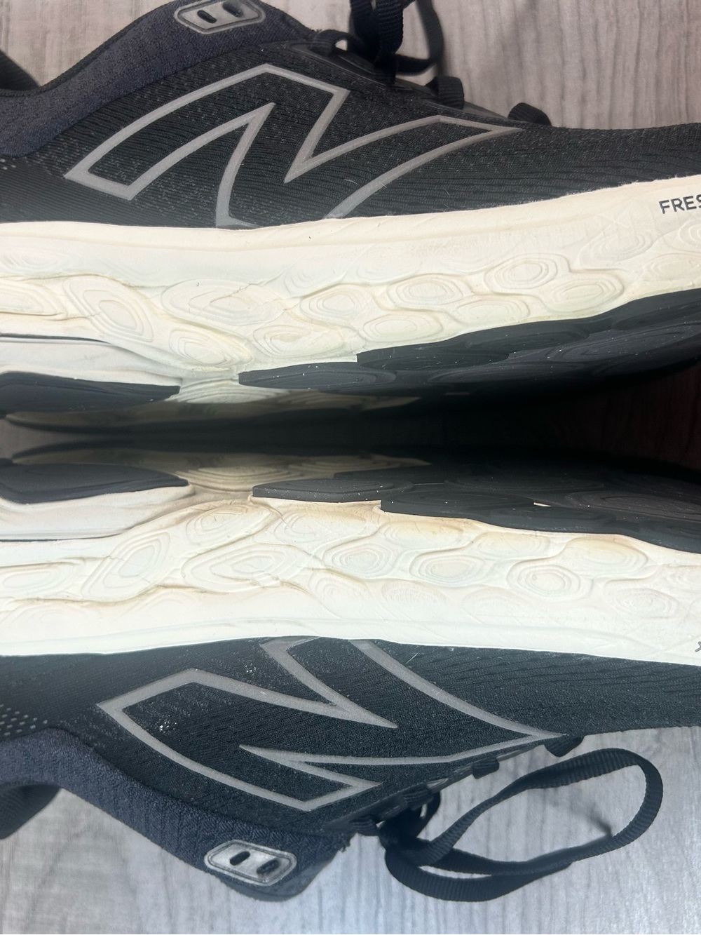 New Balance Size 8 Men's/9.5 Women’s Black & White Fresh Foam Athletic Shoes B - Picture 7 of 9
